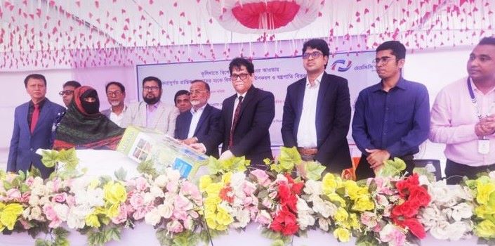 ফেনীতে এনসিসি ব্যাংকের বিনামূল্যে কৃষি উপকরণ ও যন্ত্রপাতি বিতরণ